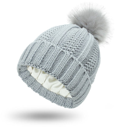 Gorro de mujer con pompón y forro interior liso