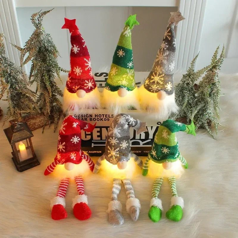 Duende navideño iluminado con gorro de punto