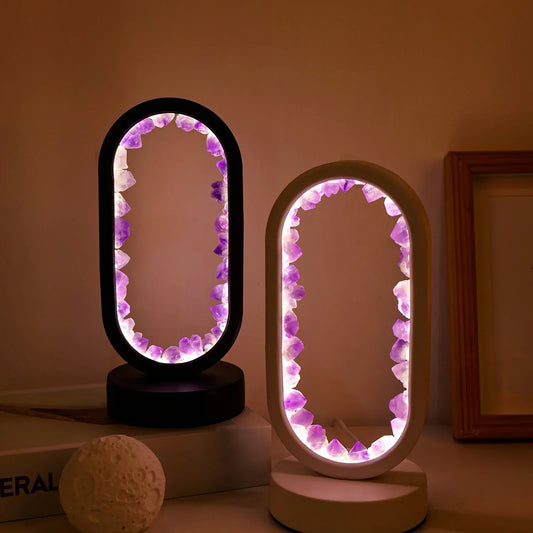 Elegantna ametist kristalna lampa – Ambijentalna LED rasvjeta za opuštanje