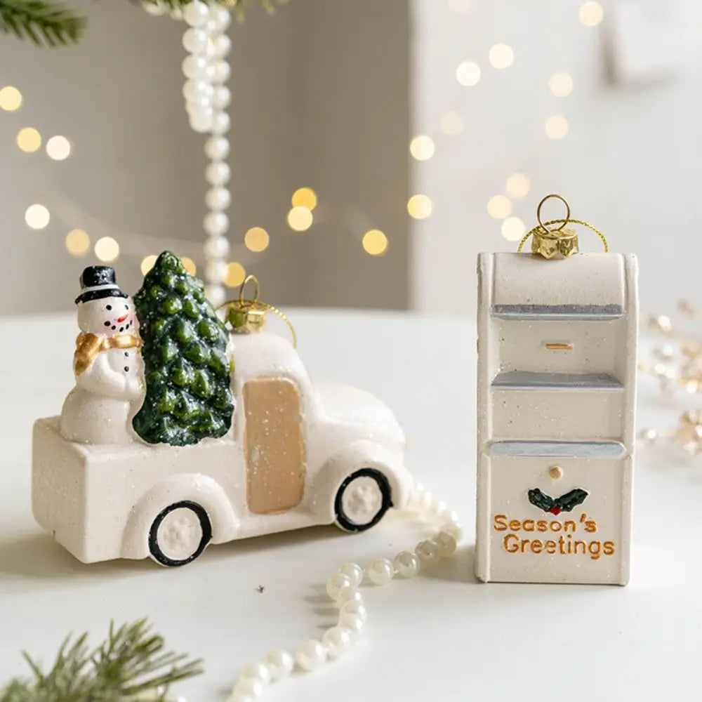 Weihnachtsanhänger aus Keramik mit verschiedenen Wintermotiven