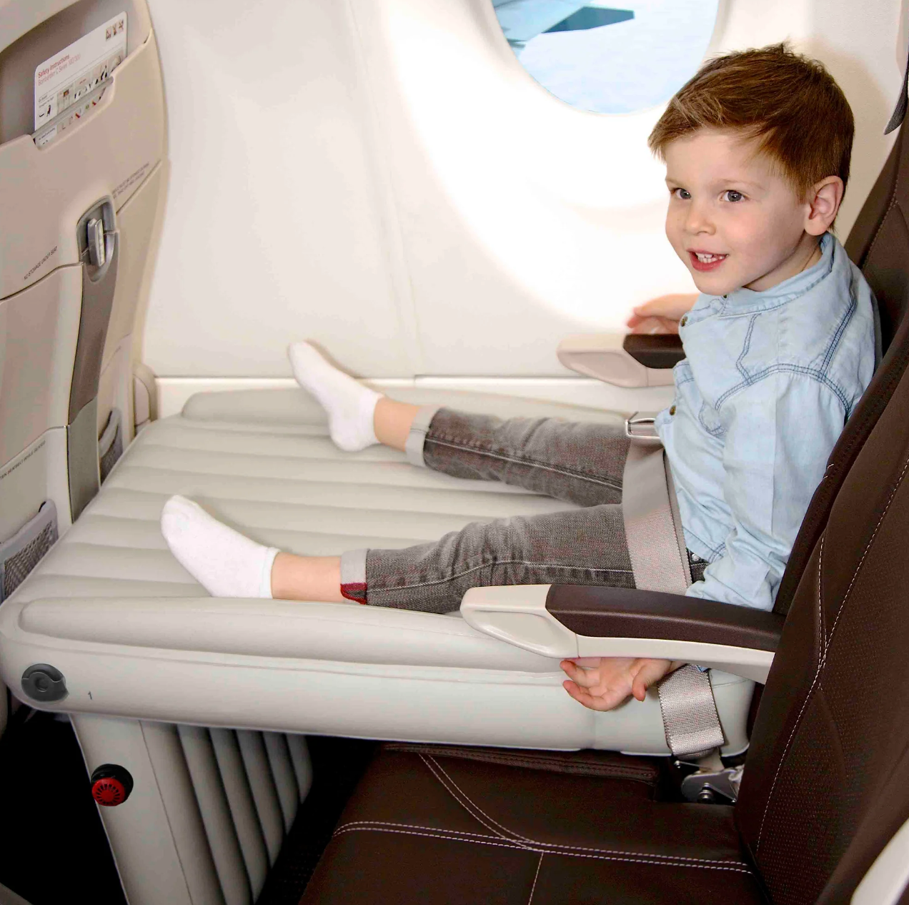 KidComfort napuhivi krevet u obliku aviona – Udoban i praktičan za djecu