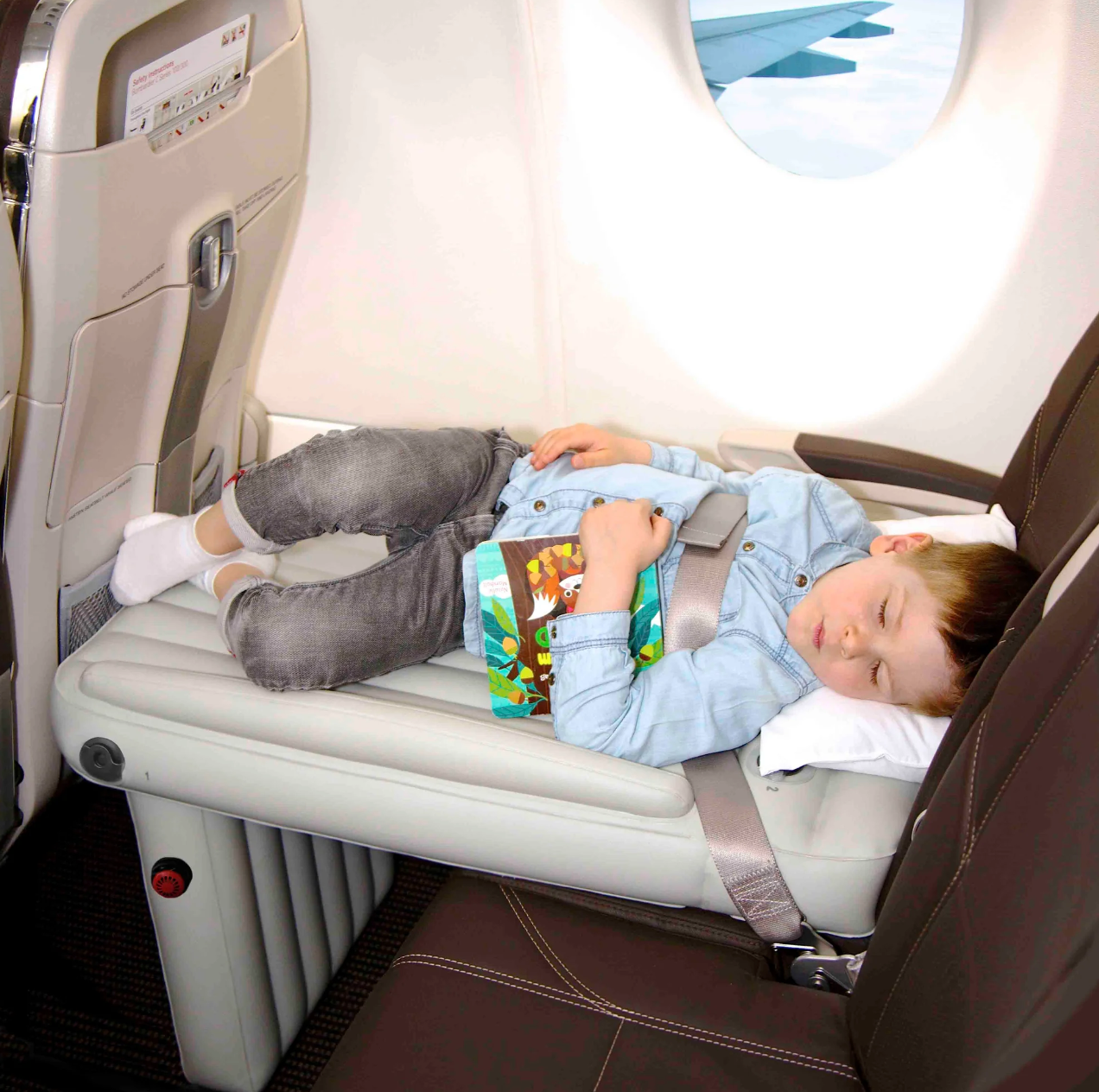 KidComfort napuhivi krevet u obliku aviona – Udoban i praktičan za djecu