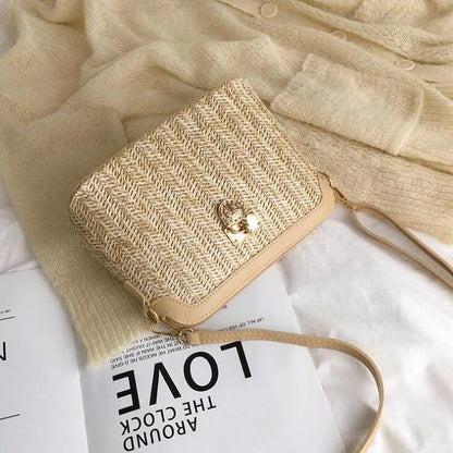 Bolso bohemio de paja trenzada: elegante y ligero