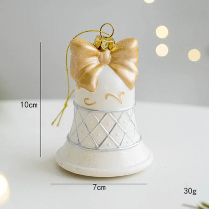 Weihnachtsanhänger aus Keramik mit verschiedenen Wintermotiven