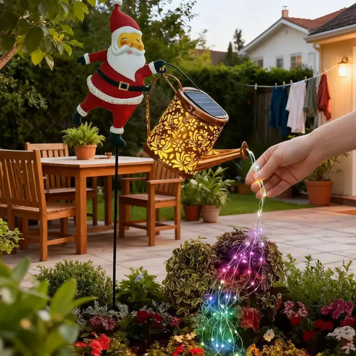 Regador de Natal a energia solar com Pai Natal e cascata de luzes LED multicoloridas