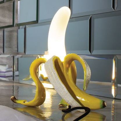 Lámpara de mesa decorativa con forma de banana y luz LED para interiores modernos