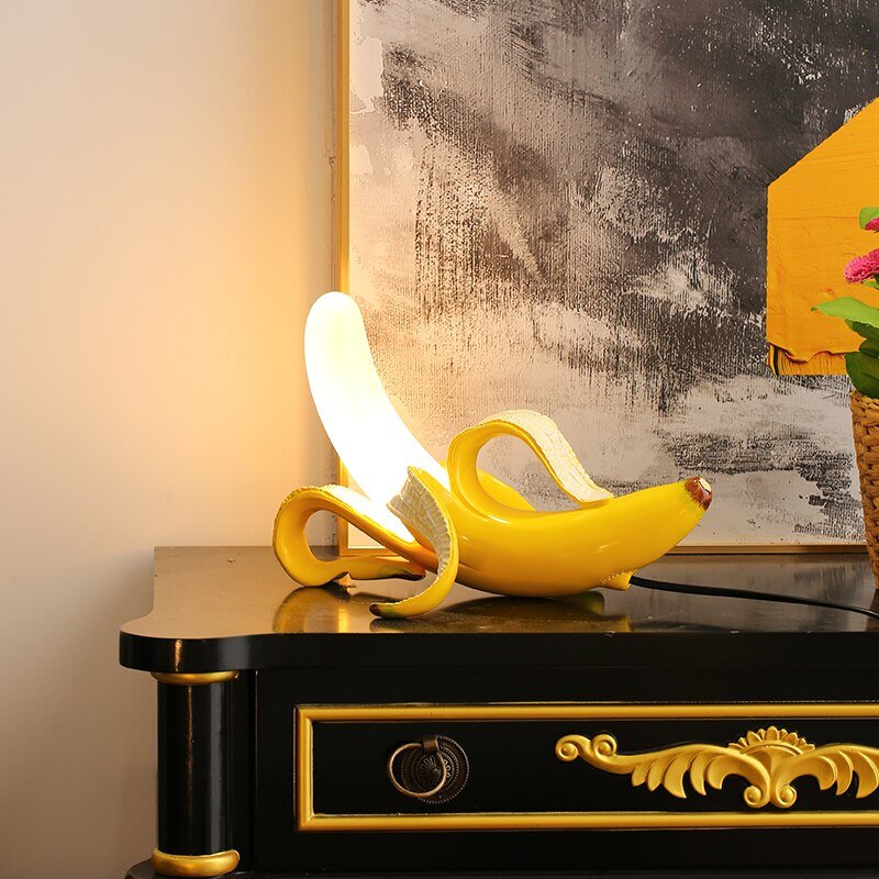 Lámpara de mesa decorativa con forma de banana y luz LED para interiores modernos