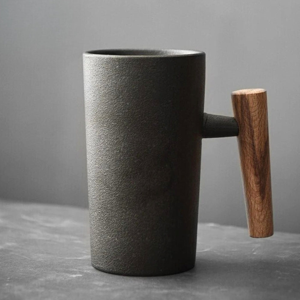 Taza de cerámica para latte con asa de madera