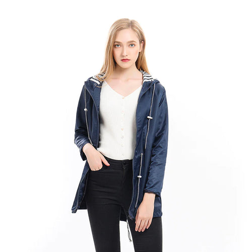 Chaqueta impermeable Lena: funcional y elegante