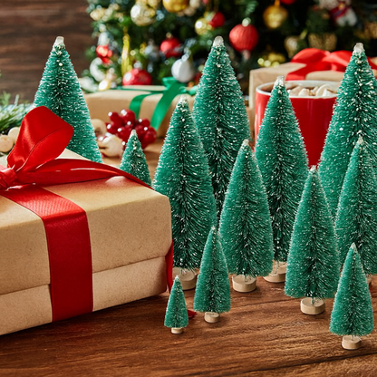Mini božićna drvca, set od 30 komada sa snježnim efektom i drvenim postoljem