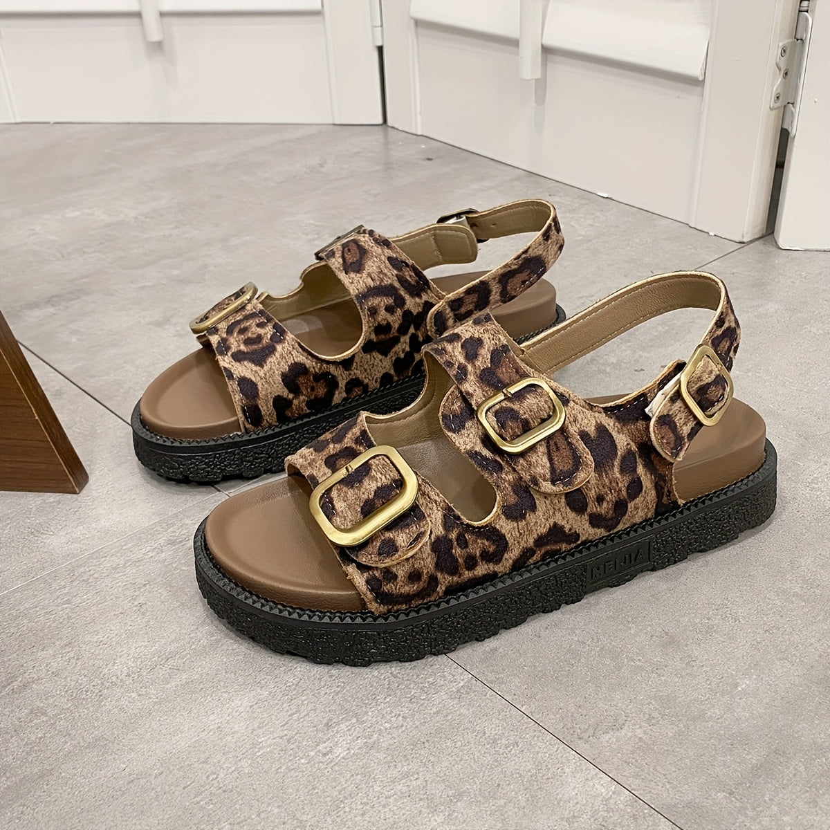 Sandalias de plataforma de moda para mujer con estampado de leopardo: comodidad y estilo en uno