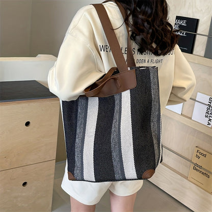 MetroStripe casual tote – Funkcionalnost i dizajn