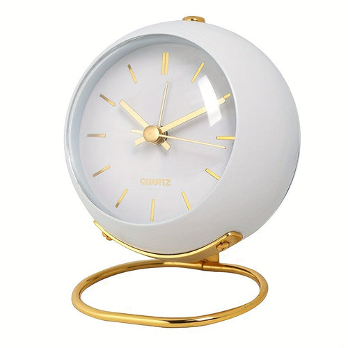 Reloj de escritorio nórdico silencioso: manecillas luminosas y marco de metal