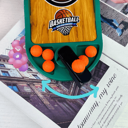 Jogo de basquetebol de mesa com lançamento com o dedo