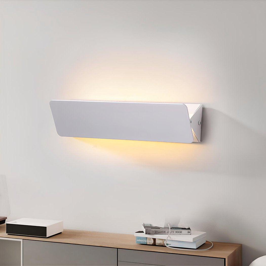 FlexiGlow Moderna bijela zidna lampa – Podesiva klapna za savršenu raspršenost svjetla