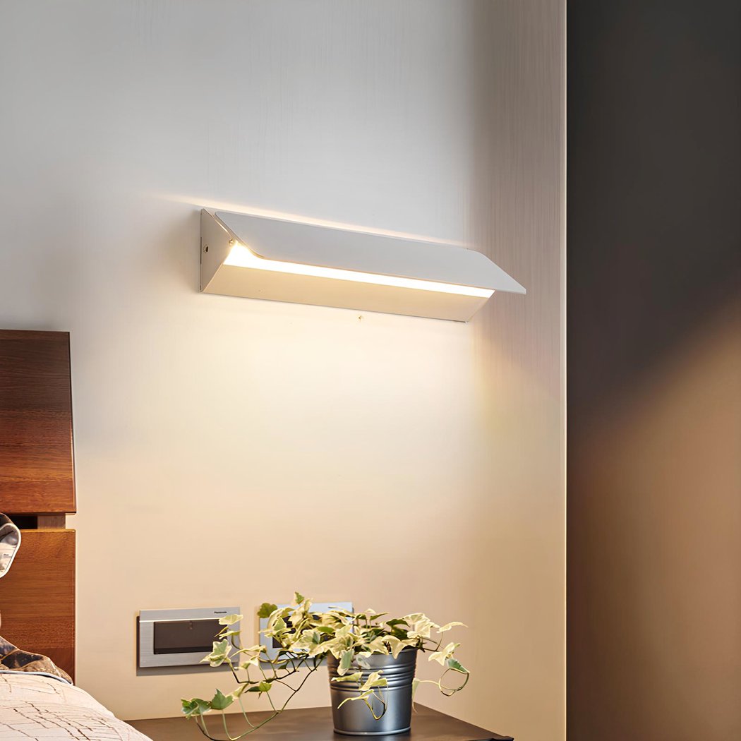 FlexiGlow Moderna bijela zidna lampa – Podesiva klapna za savršenu raspršenost svjetla
