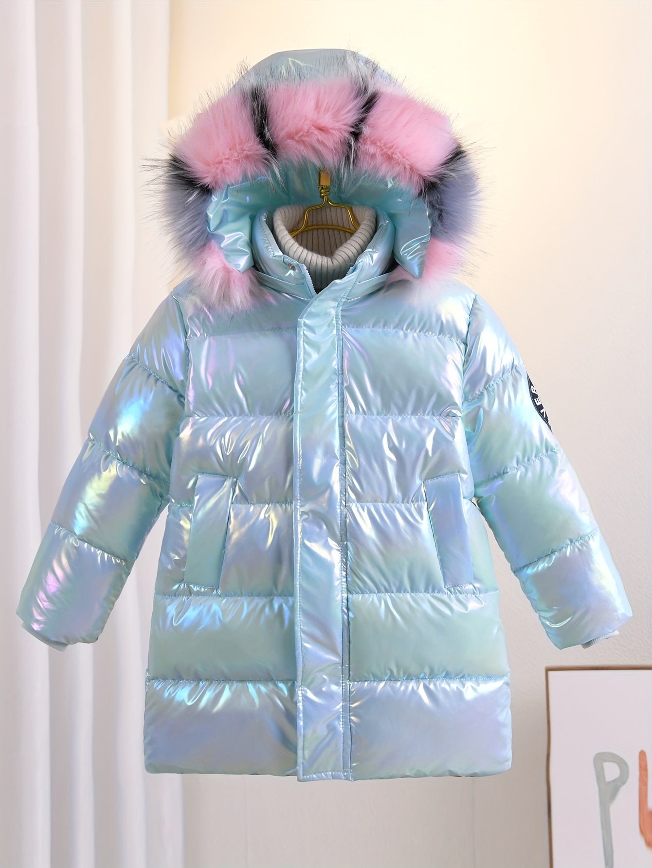Chaqueta de invierno brillante de Sophie para niños: moderna y cálida para los días fríos.