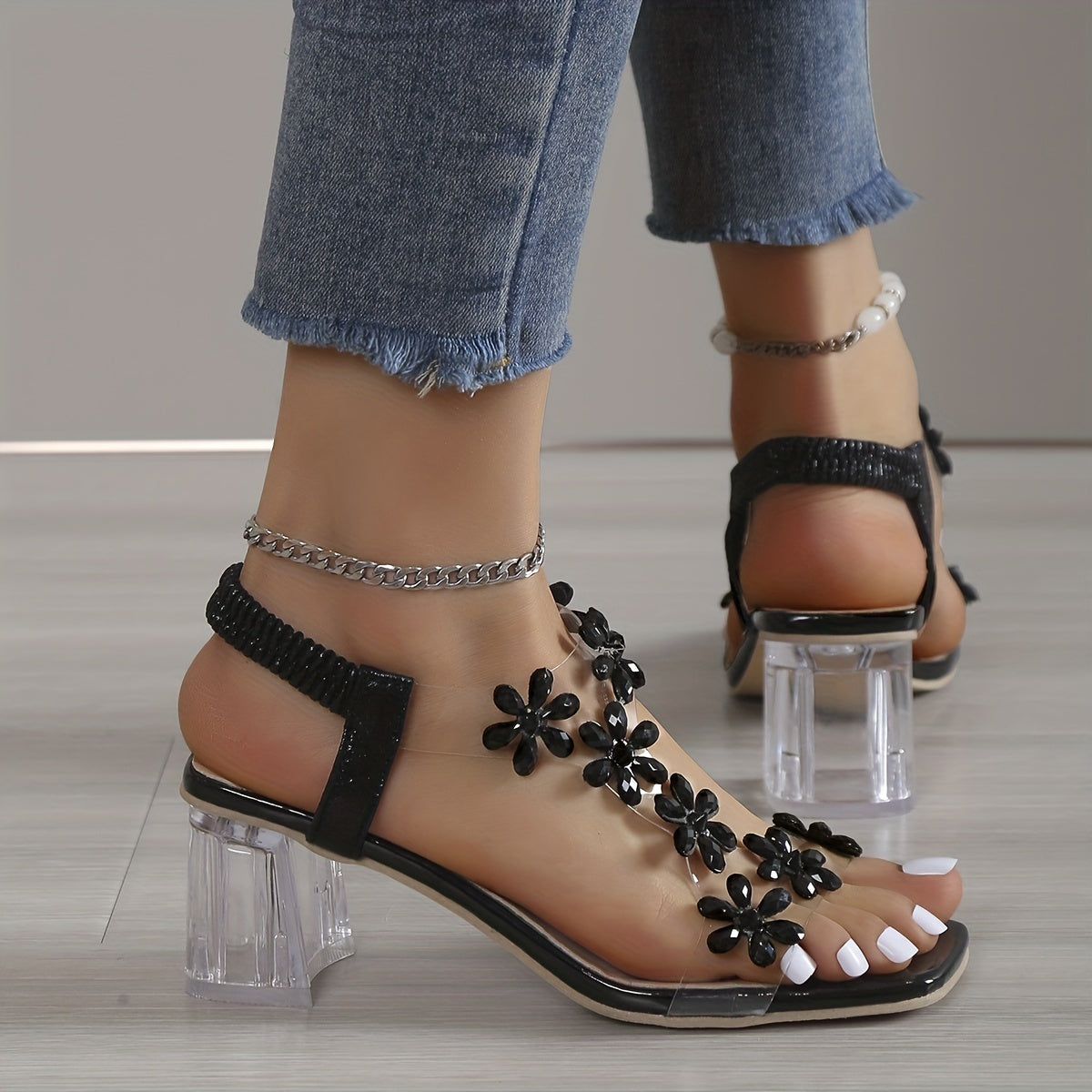 Sandalias florales para mujer: aireadas y elegantes para los días soleados.