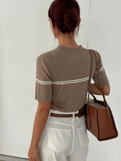 Ženska prugasta polo majica s detaljem na patent zatvaraču – lagani ljetni casual top