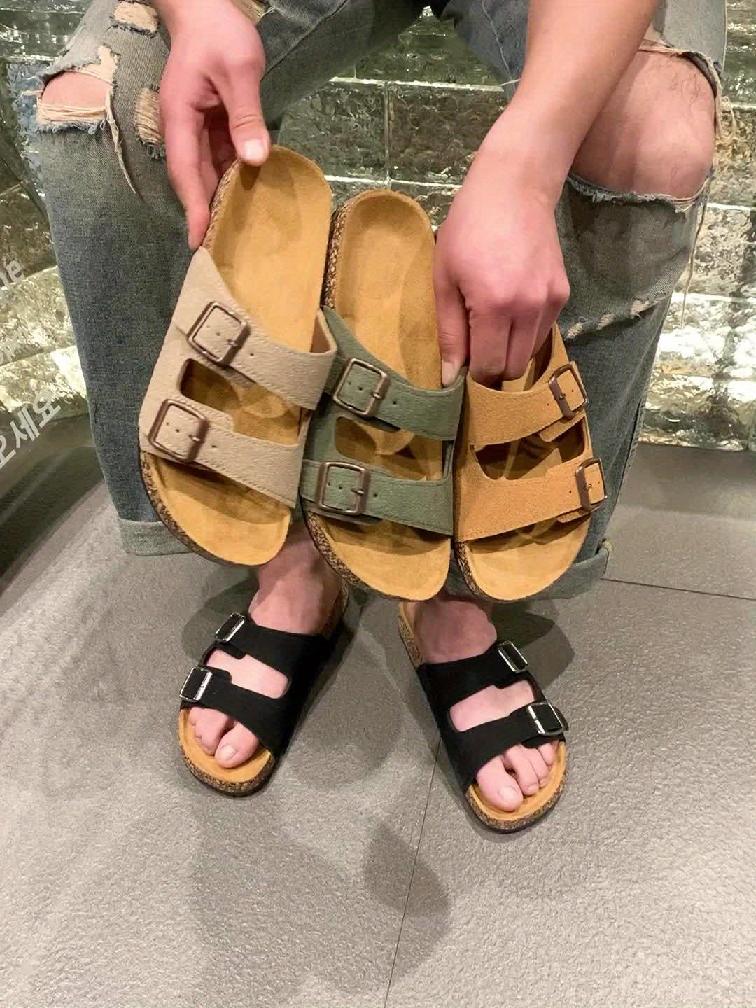 Sandalias retro con doble hebilla ajustable para hombre: cómodas y con estilo.