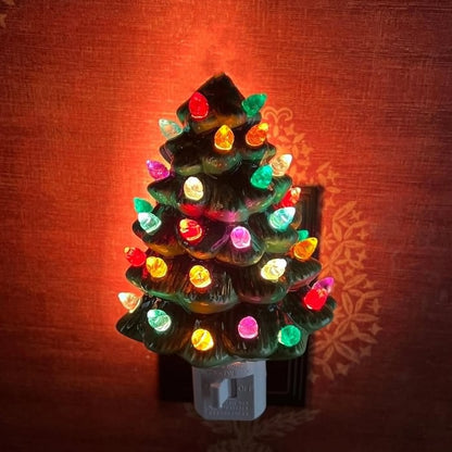 Beleuchteter Weihnachtsbaum als Nachtlicht