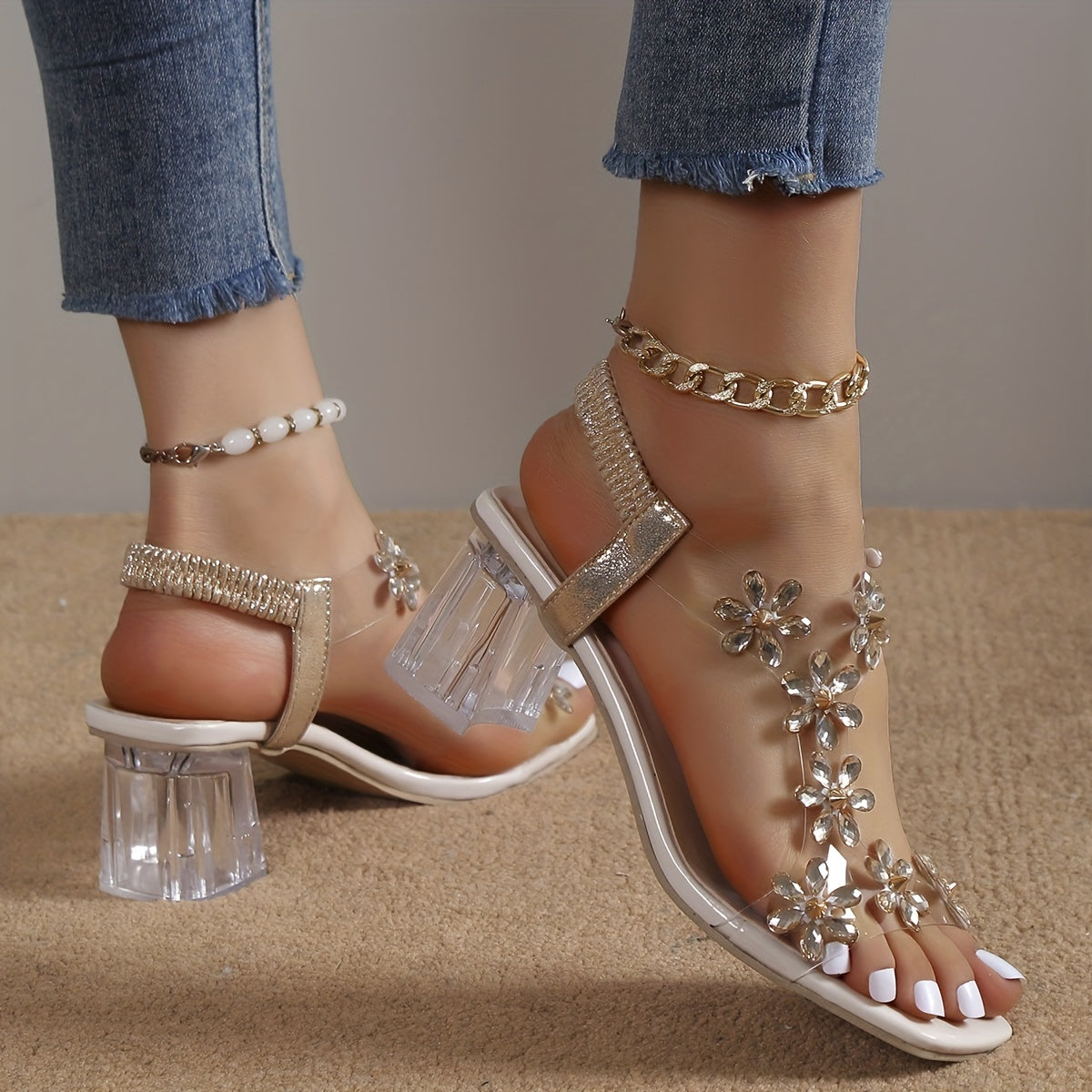 Sandalias florales para mujer: aireadas y elegantes para los días soleados.