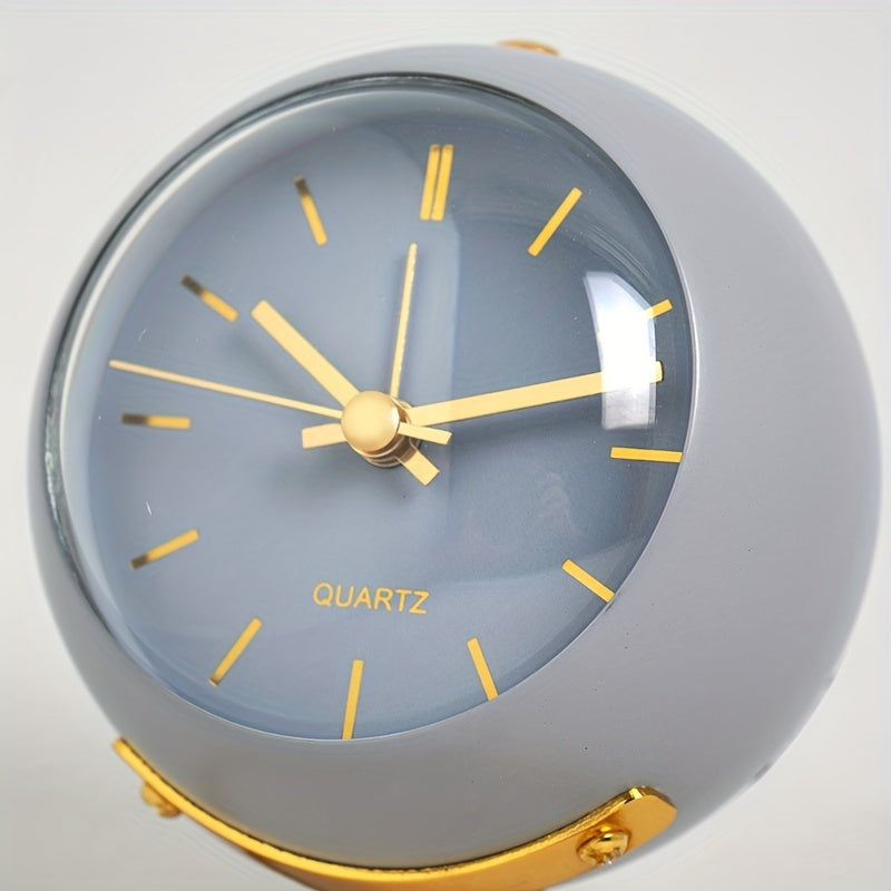 Reloj de escritorio nórdico silencioso: manecillas luminosas y marco de metal