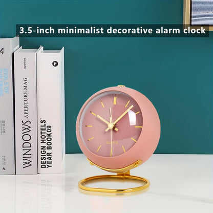 Reloj de escritorio nórdico silencioso: manecillas luminosas y marco de metal