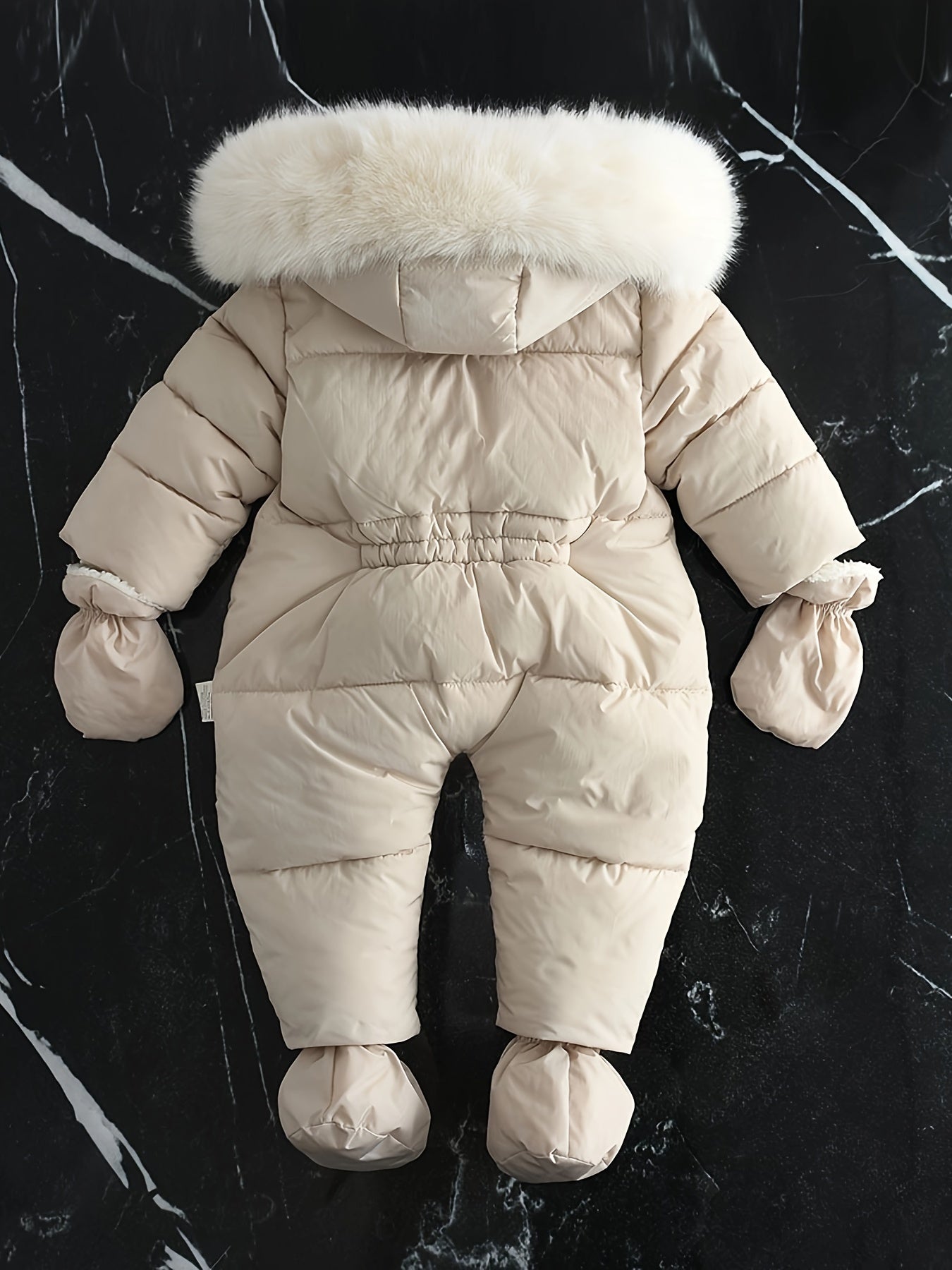 Frosty baby kombinezon – Luksuzni zimski kombinezon s kapuljačom za hladnije mjesece