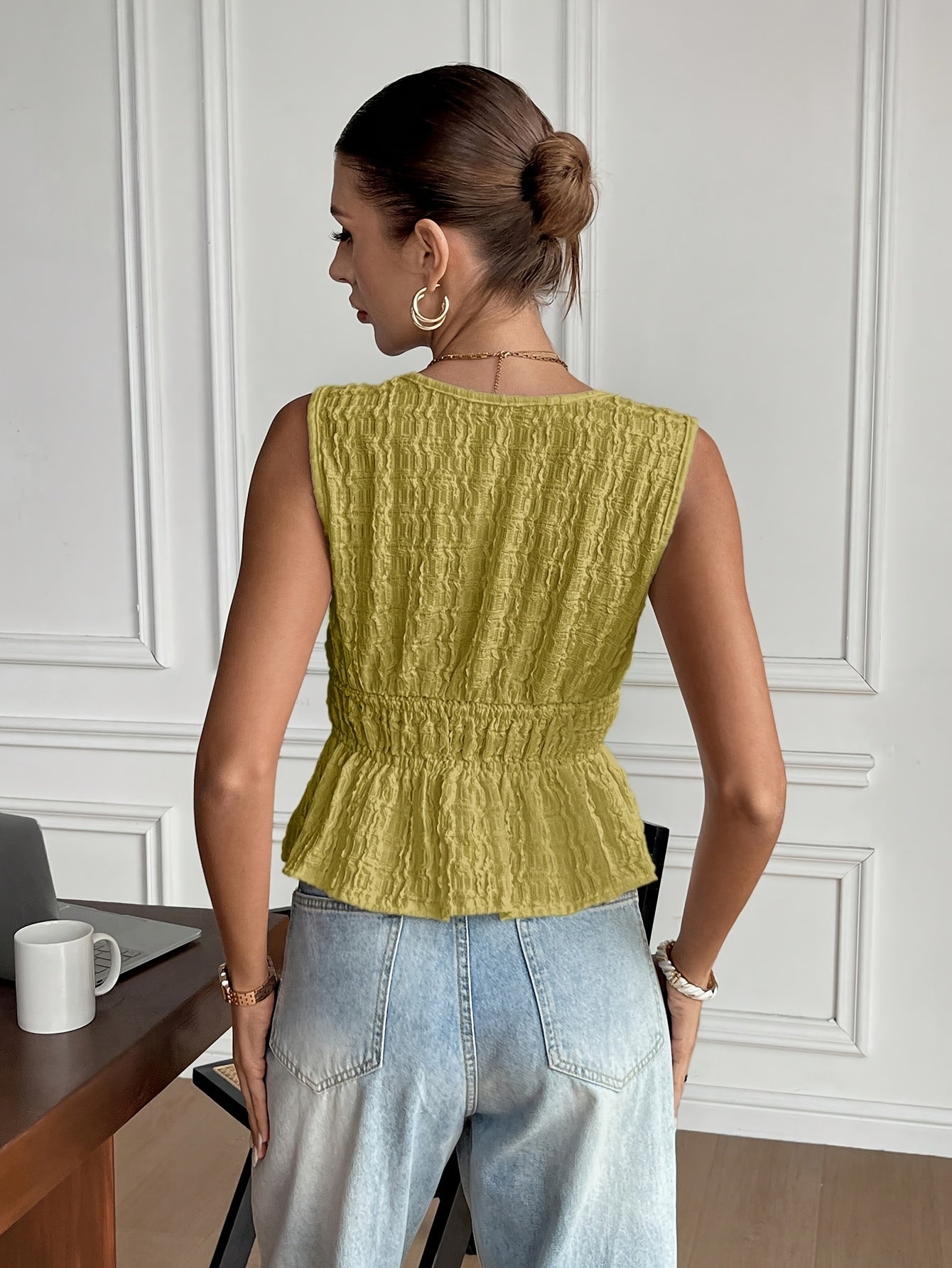 Ženska casual elegantna bluza bez rukava – francuski stil s V-izrezom i naborima