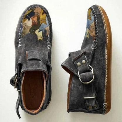Botines de mujer con acabado de ante y hebilla decorativa