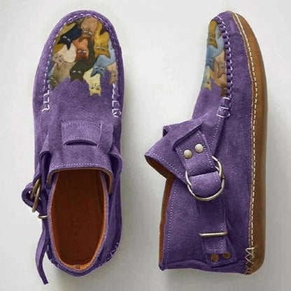 Botines de mujer con acabado de ante y hebilla decorativa