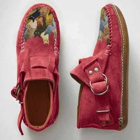 Botines de mujer con acabado de ante y hebilla decorativa