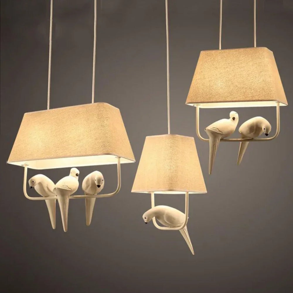 Viseća lampa s pticom i sjenilom od lana – Ugođaj i jedinstven dizajn