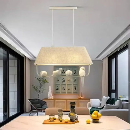 Viseća lampa s pticom i sjenilom od lana – Ugođaj i jedinstven dizajn