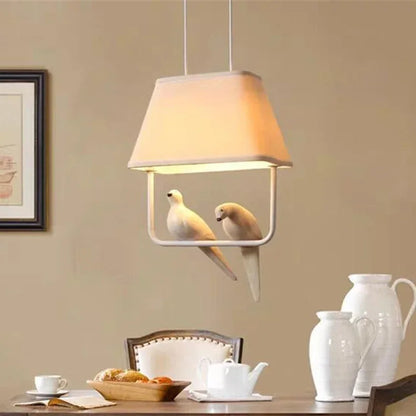 Viseća lampa s pticom i sjenilom od lana – Ugođaj i jedinstven dizajn
