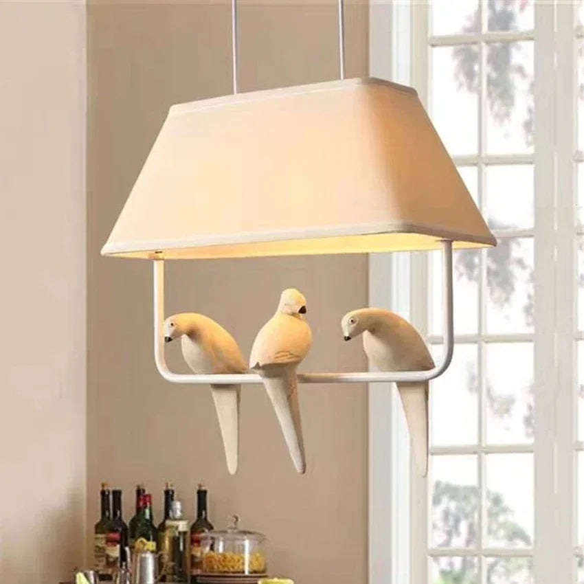Viseća lampa s pticom i sjenilom od lana – Ugođaj i jedinstven dizajn