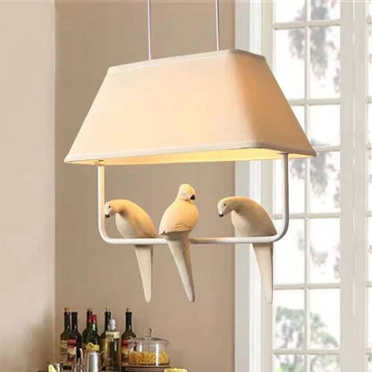 Viseća lampa s pticom i sjenilom od lana – Ugođaj i jedinstven dizajn