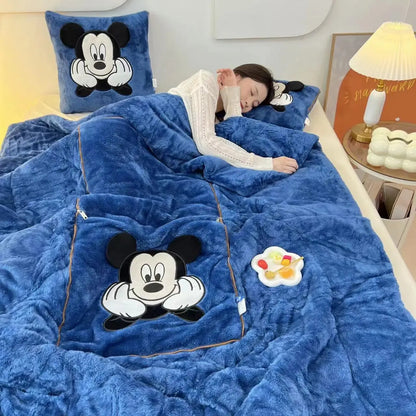 Flauschiges Decken- und Kissen-Set mit Tiermotiv