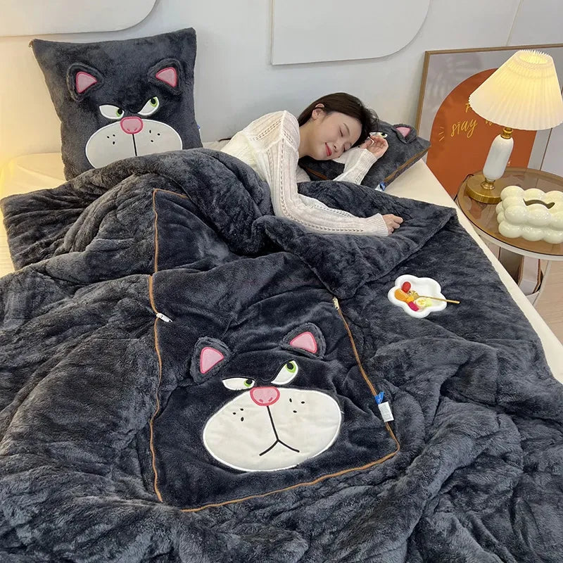 Flauschiges Decken- und Kissen-Set mit Tiermotiv