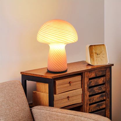 Razigrana gljivasta lampa – Suptilna atmosfera s retro štihom