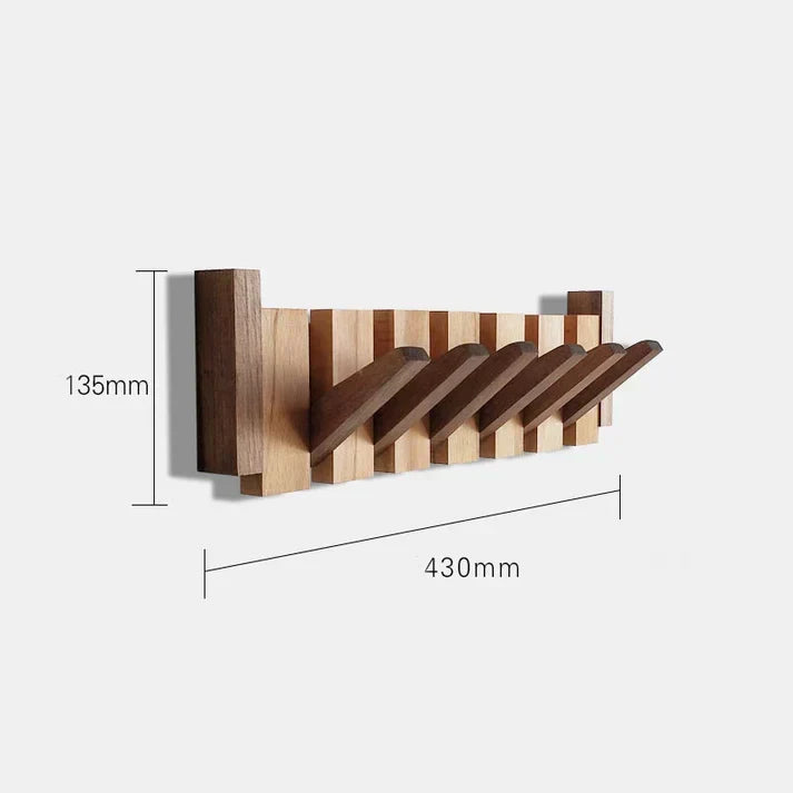 Wandgarderobe aus Holz im Klaviertasten-Design