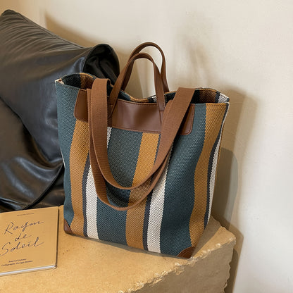 MetroStripe casual tote – Funkcionalnost i dizajn