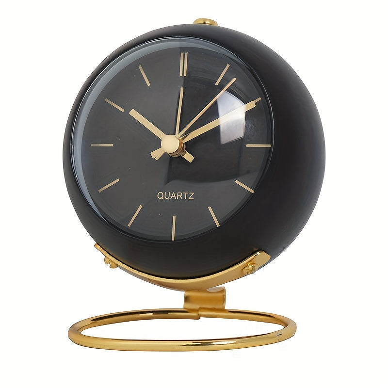 Reloj de escritorio nórdico silencioso: manecillas luminosas y marco de metal
