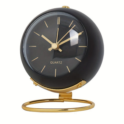 Reloj de escritorio nórdico silencioso: manecillas luminosas y marco de metal