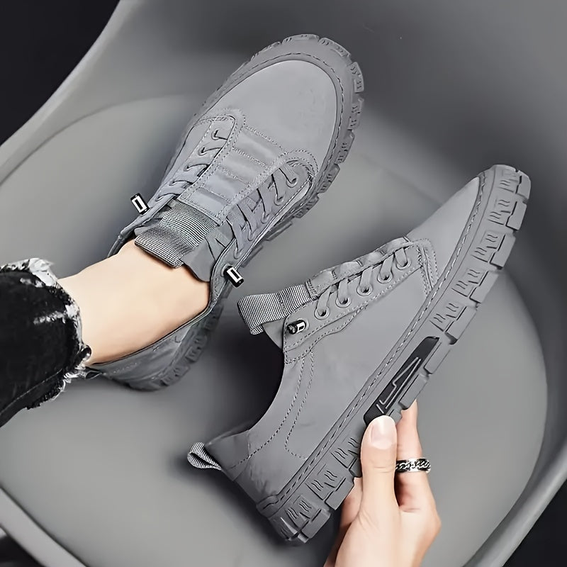 Zapatos de skate casuales sólidos para hombre: cómodos y seguros para uso al aire libre.