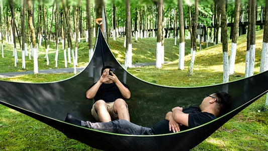 Outdoor trokutasta viseća mreža – prostrana, prozračna i stabilna za kampiranje