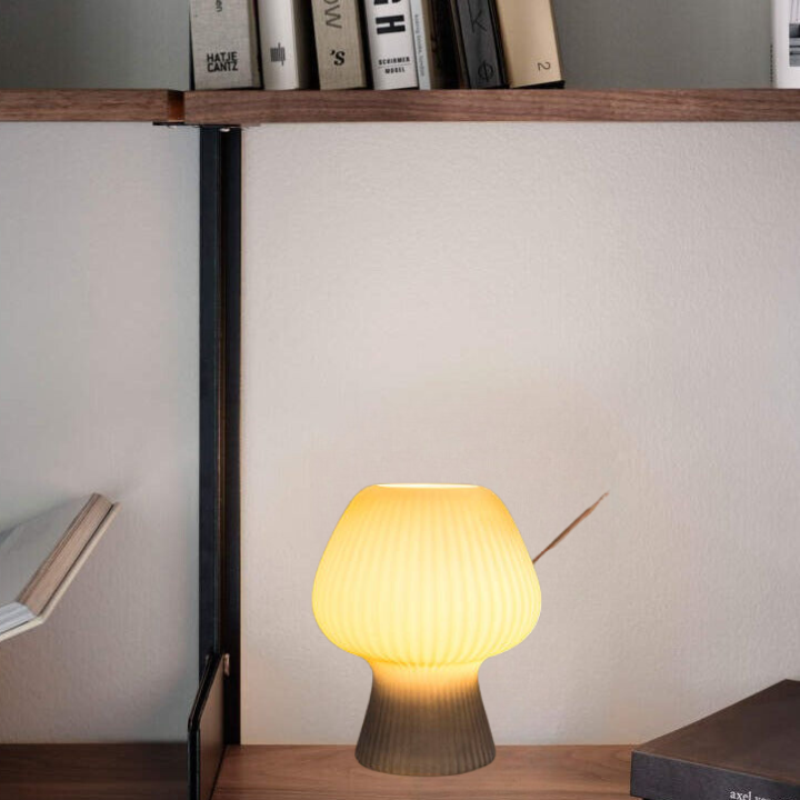 Geriffelte LED Tischlampe im Pilzdesign