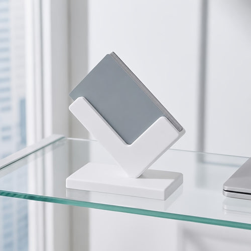 Minimalistischer Visitenkartenhalter für den Schreibtisch