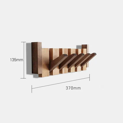 Wandgarderobe aus Holz im Klaviertasten-Design